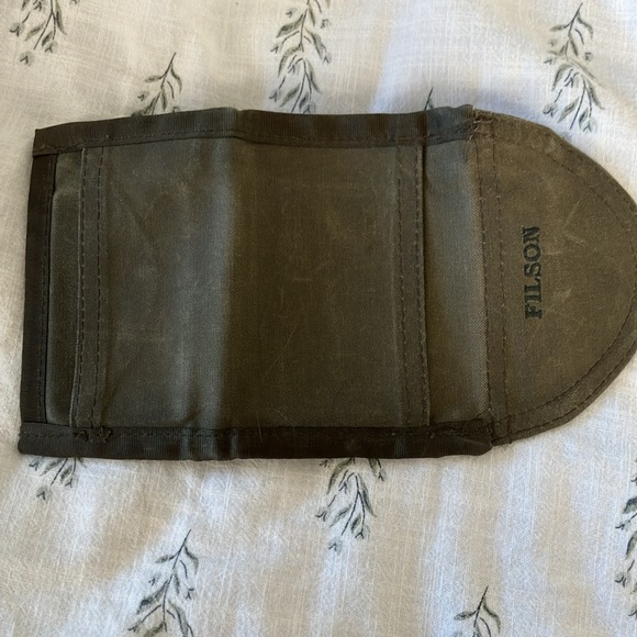 Filson Wallet - Hunter Green - Tin Cloth - Picture 3 of 4